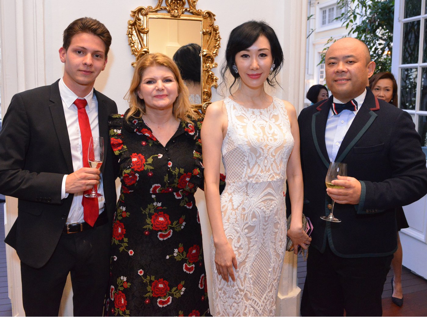 Peller Mariann és Taizo Son (SoftBank Japán)